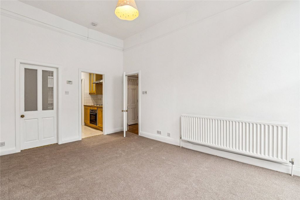 Property photo 2 of 7 Picture No. 12