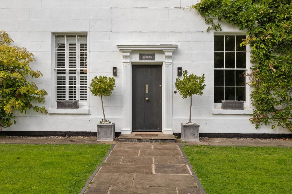 Property photo 1 of 34