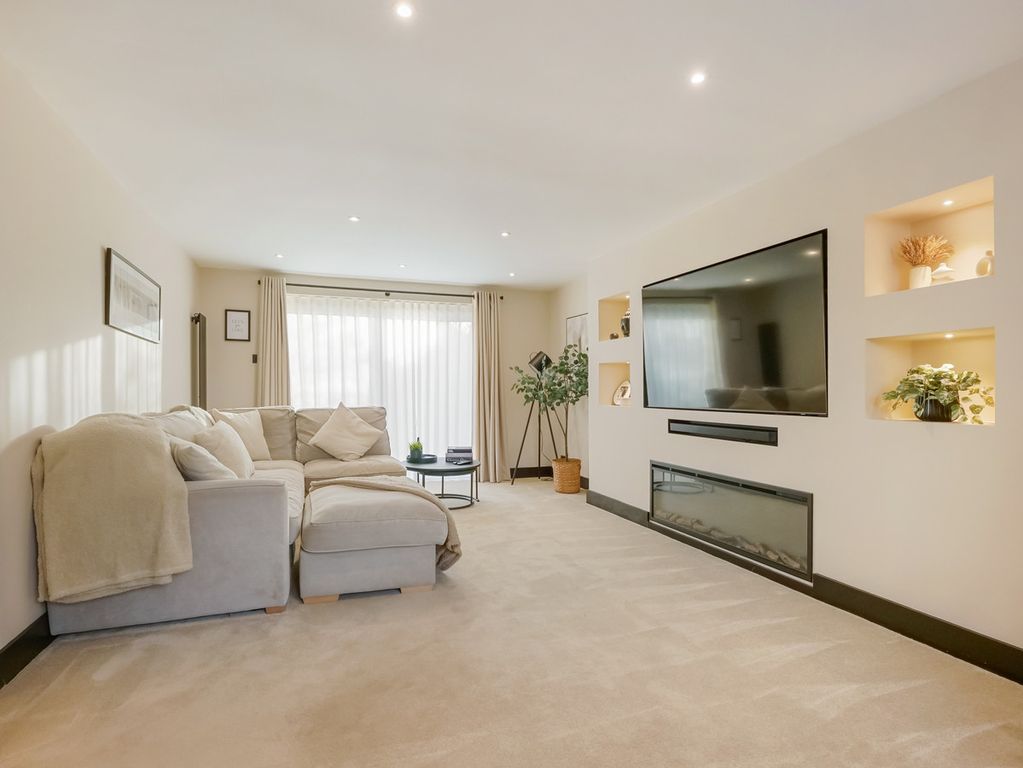 Property photo 3 of 34