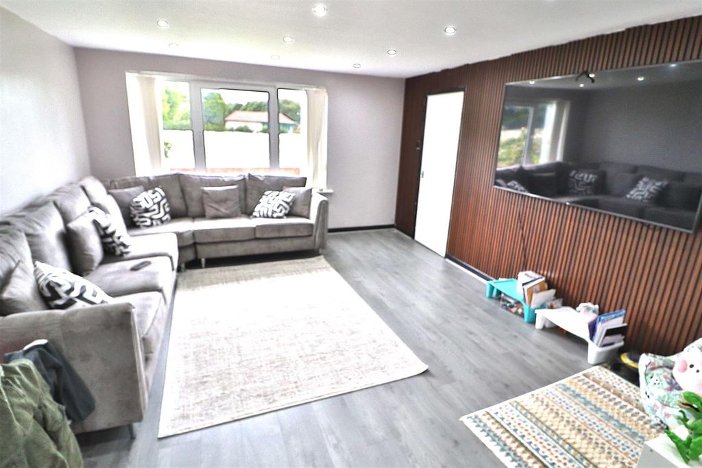 Property photo 2 of 16 Open Plan Lounge/Dining Room