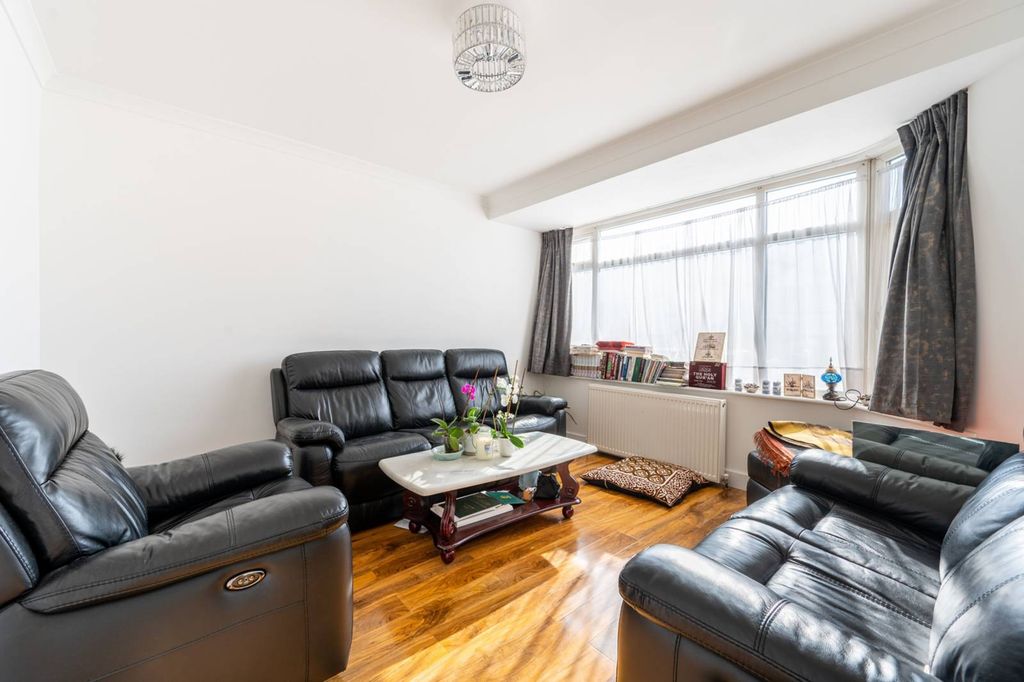 Property photo 2 of 11