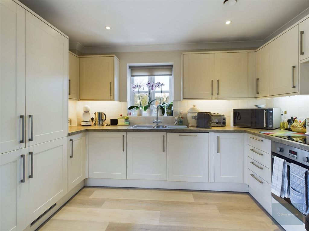 Property photo 3 of 16 Cam02558G0-Pr0144-St