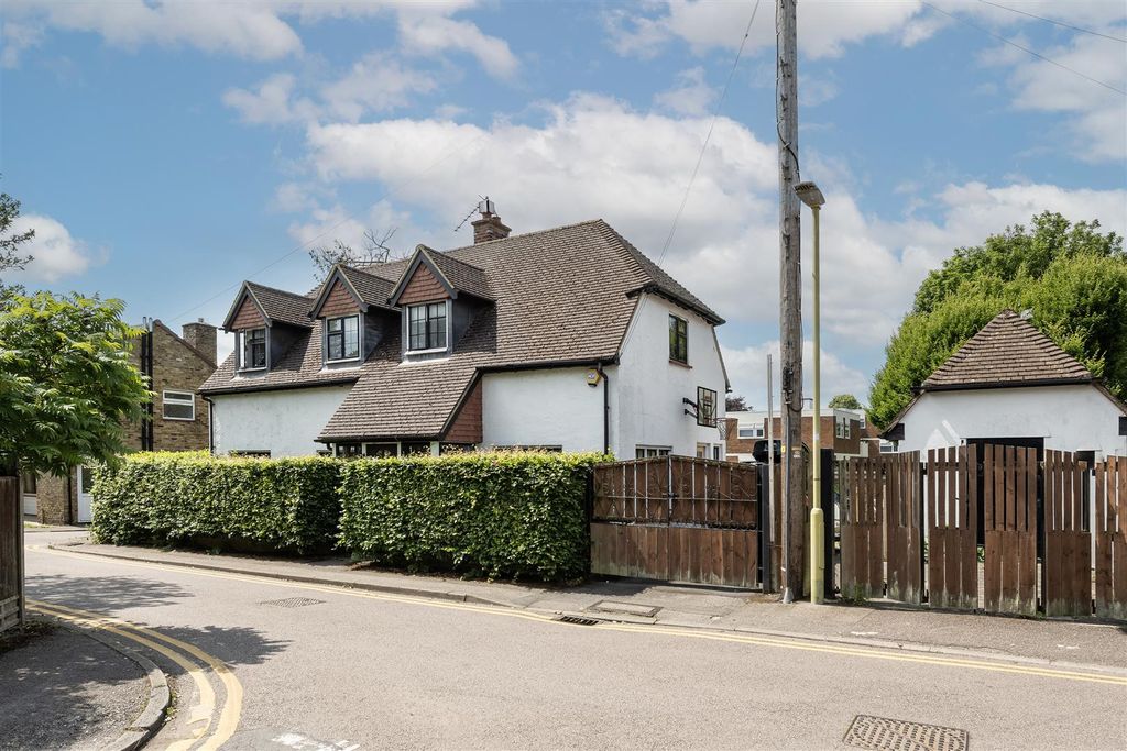 Property photo 1 of 12 Torwood Front Shot.Jpg