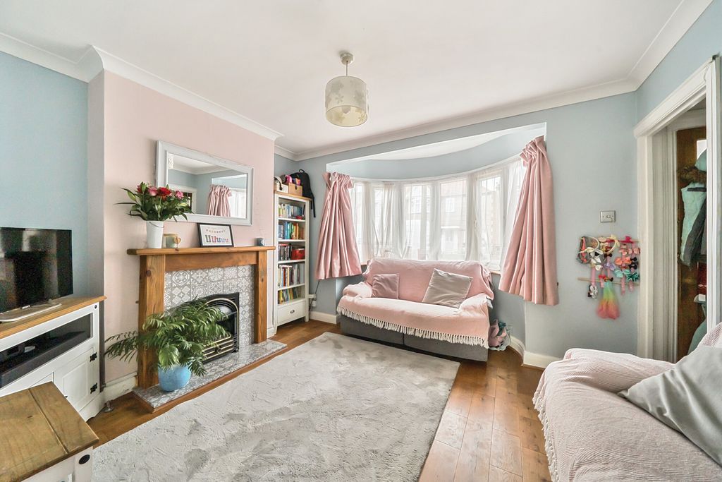 Property photo 2 of 20 1328596-2-687Fc22...