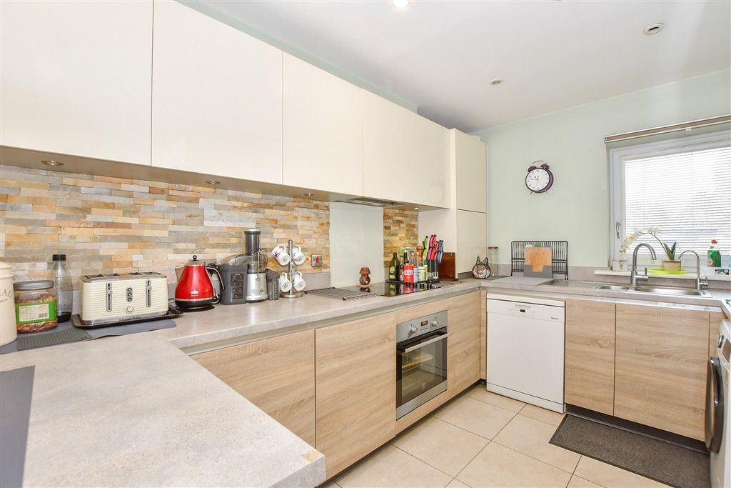 Property photo 1 of 11 Kitchen