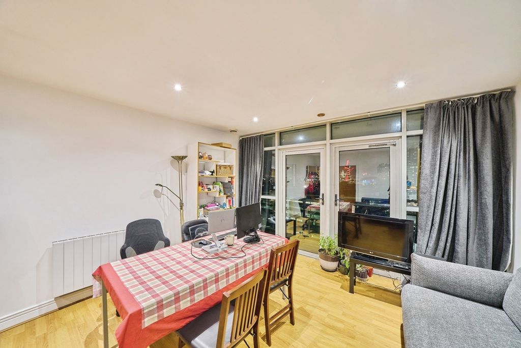 Property photo 3 of 17 Photo