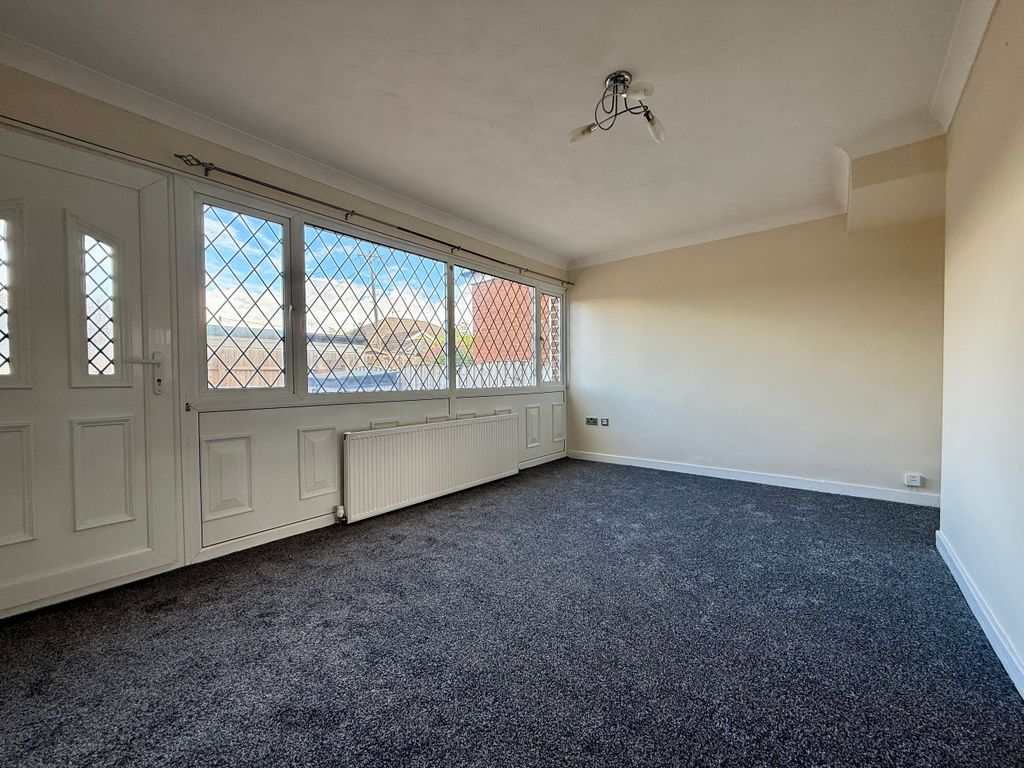 Property photo 3 of 10 Living Room