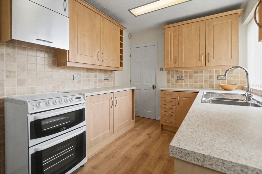 Property photo 3 of 23 Picture No. 11