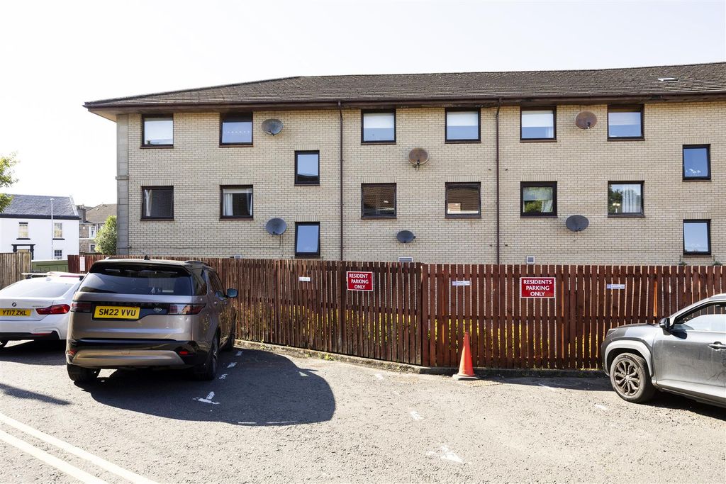 Property photo 2 of 12 03-Flat_A_2_Dalrymple_Court_Kirkintilloch_003.Jpg