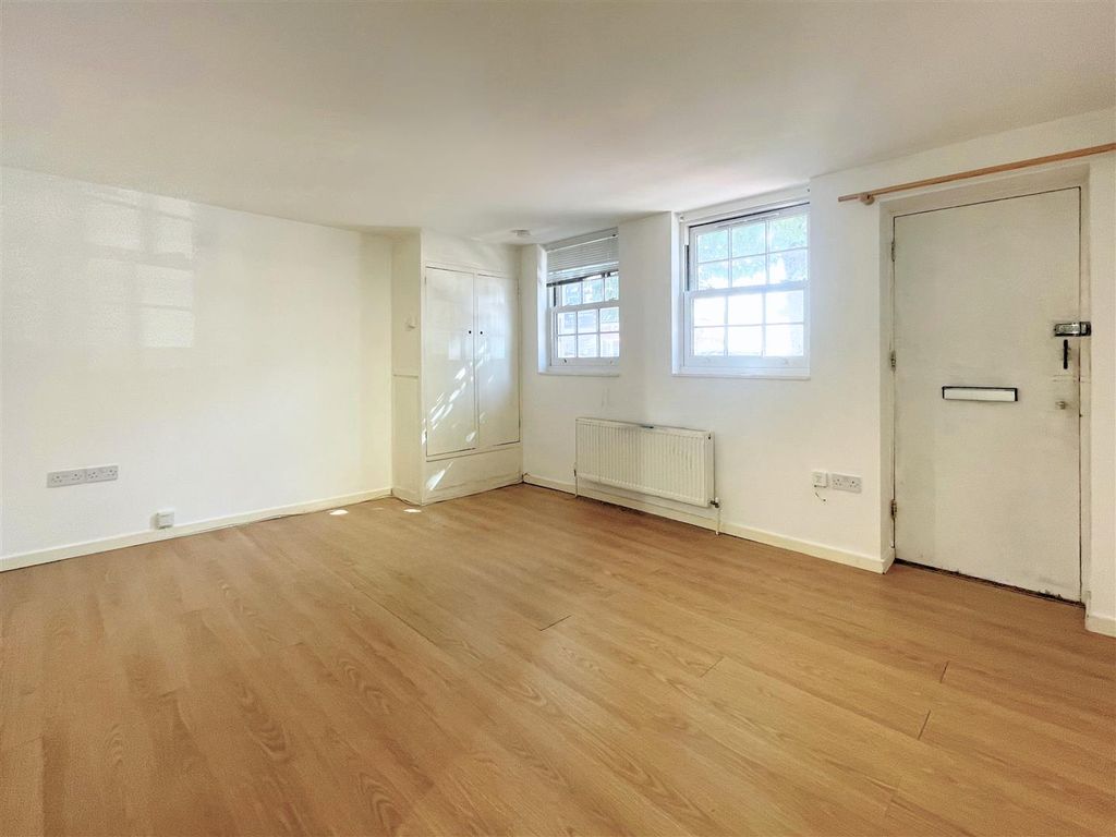 Property photo 3 of 12 Living Room
