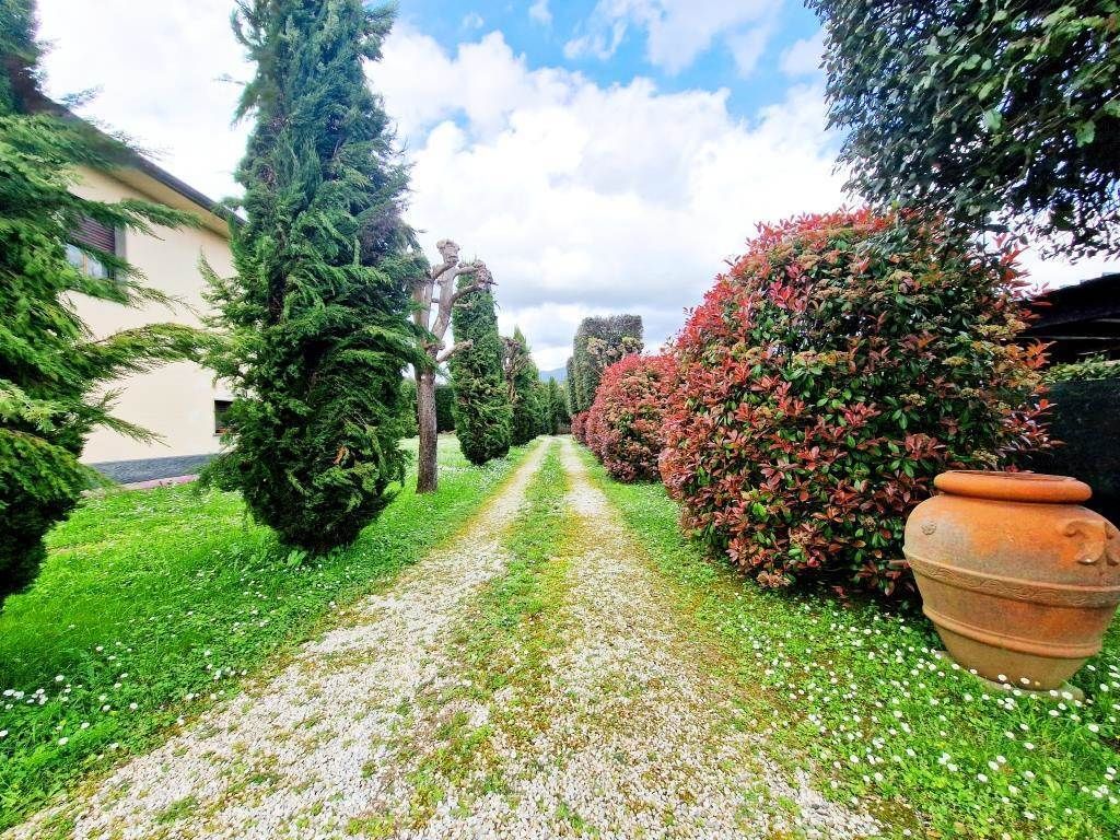 Property photo 1 of 30