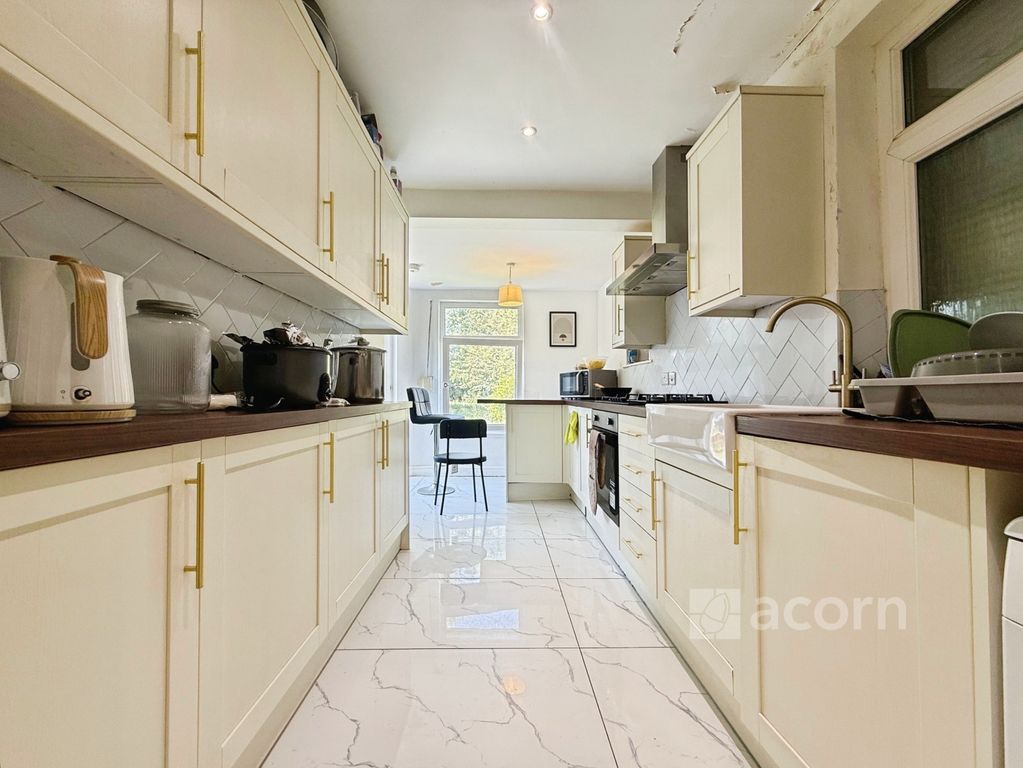 Property photo 2 of 8 883c91F0--4Db8-B4...