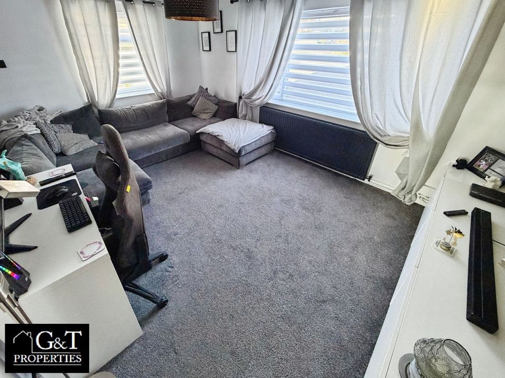 Property photo 3 of 20 Living Room