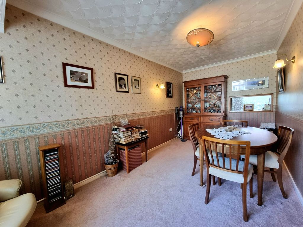 Property photo 3 of 43