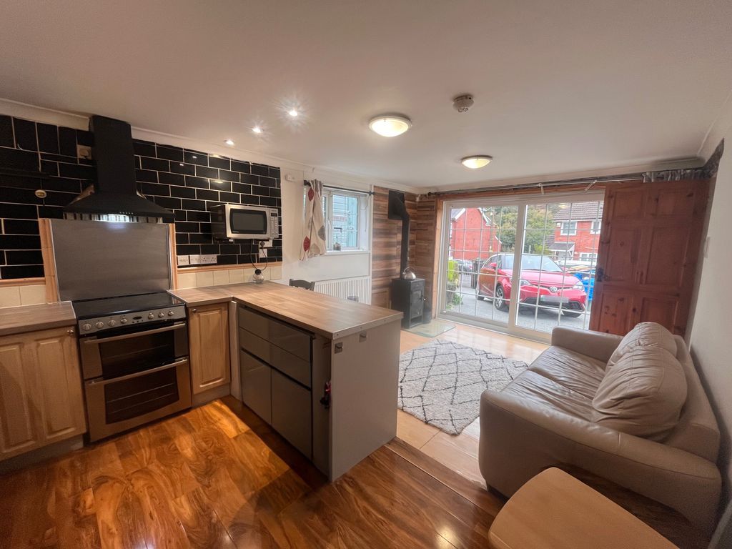 Property photo 2 of 8