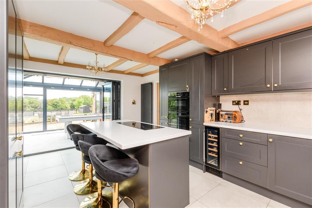 Property photo 3 of 14 Kitchen