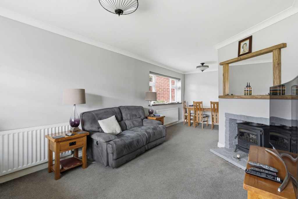 Property photo 3 of 18 Living Room