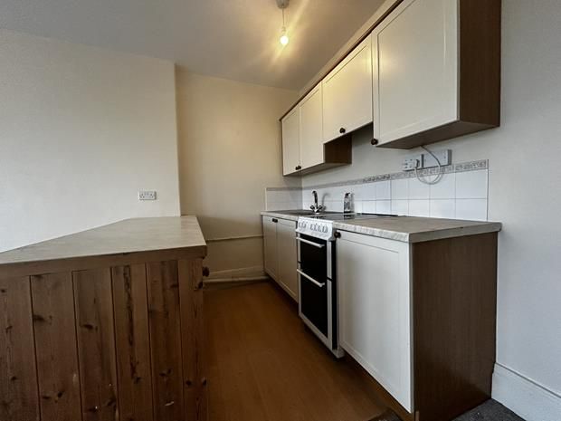 Property photo 3 of 7 Kitchen