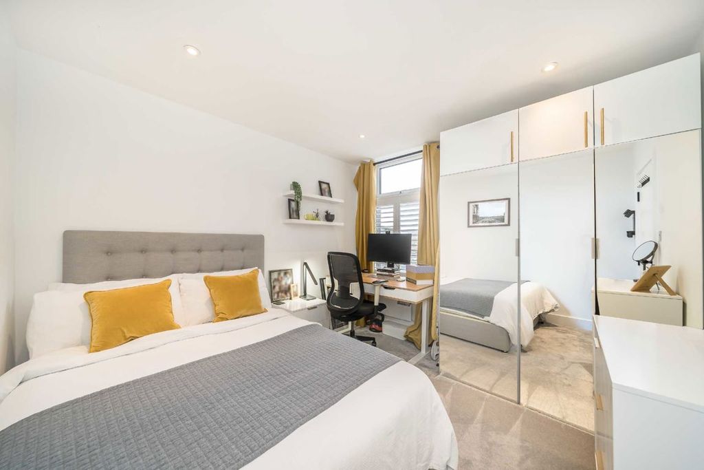 Property photo 2 of 6