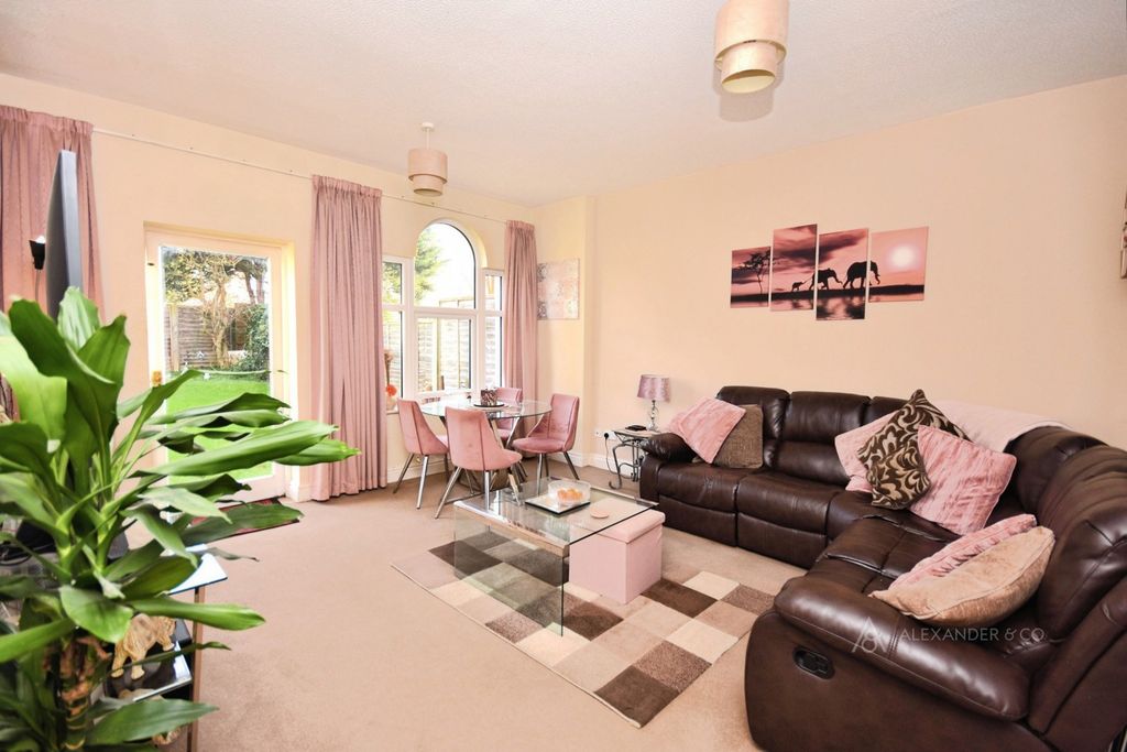 Property photo 3 of 11 Pbox-Img.Jpg
