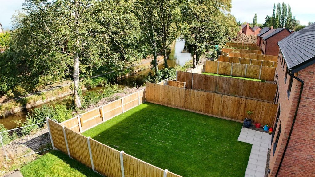 Property photo 2 of 5 Canal Gardens.Jpeg