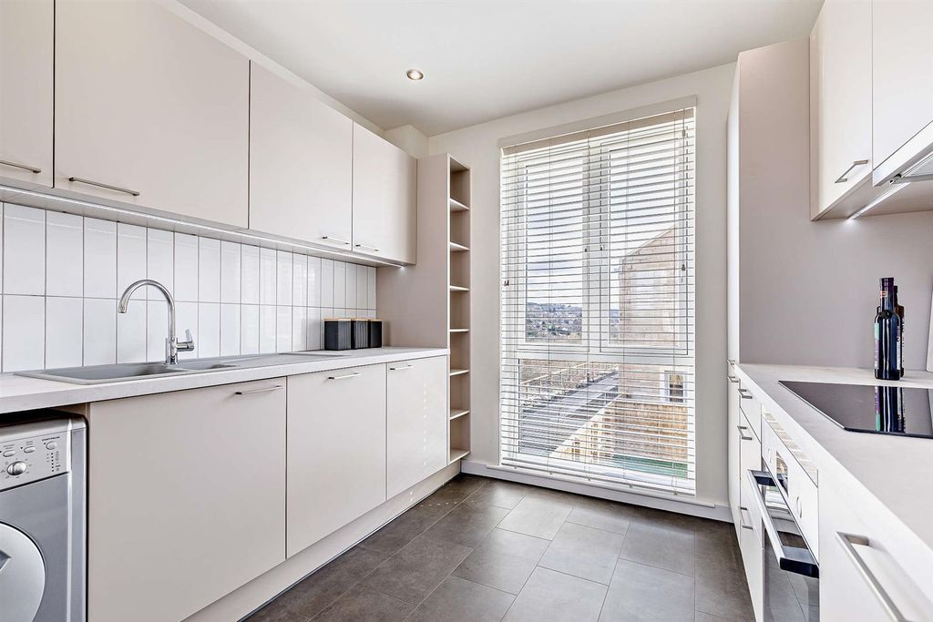 Additional image 5 of 4 bed town house to rentPark Crescent, Matlock Spa, Matlock DE4