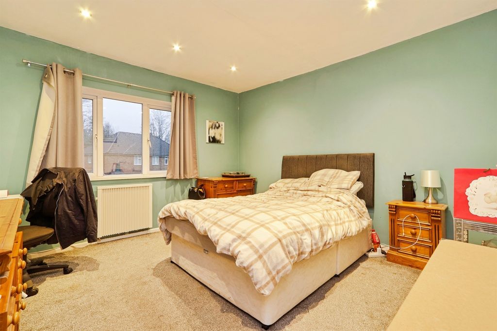 Property photo 3 of 12