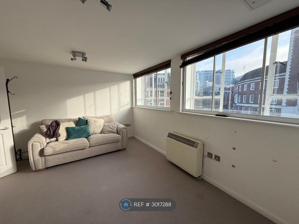 Property photo 1 of 10 Living Room