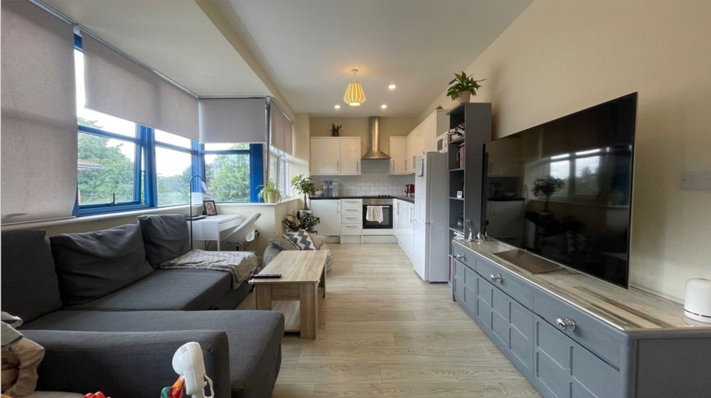 Property photo 2 of 6