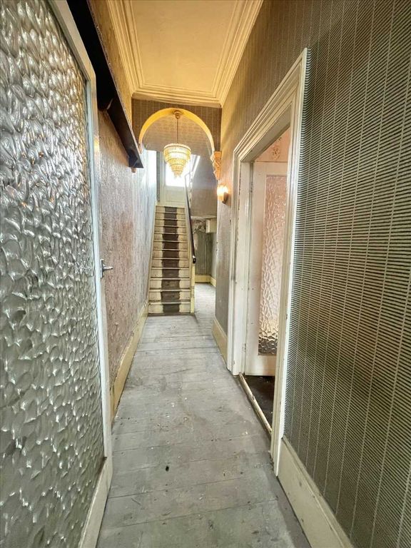 Property photo 3 of 11 Entrance Hall