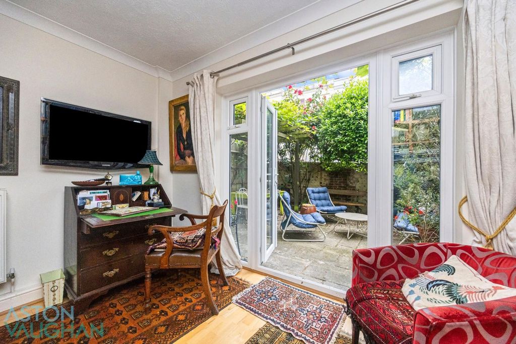 Property photo 3 of 27