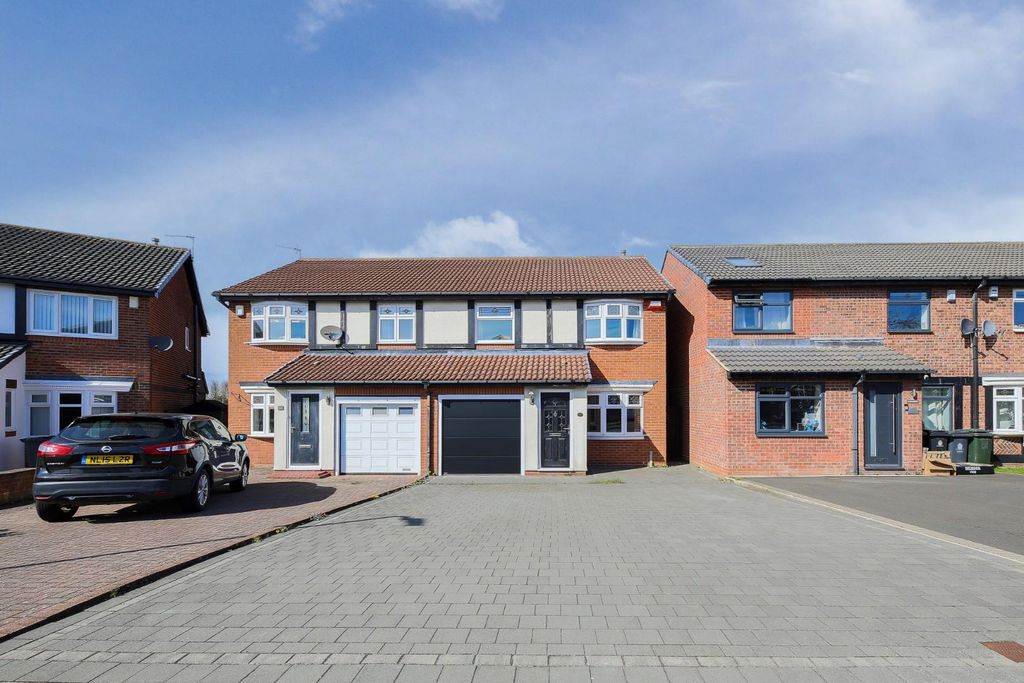 Property photo 1 of 17 External