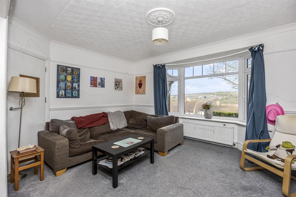 Property photo 3 of 10 Living Room