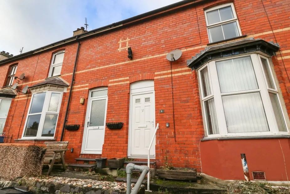 Property photo 1 of 8