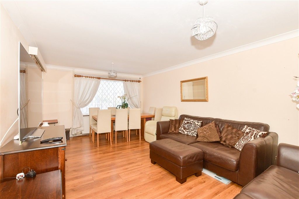 Property photo 2 of 8 Lounge