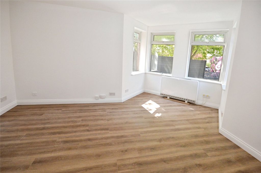 Property photo 2 of 9 Picture No. 03