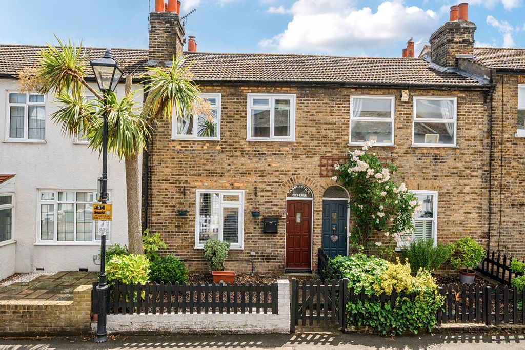 Property photo 1 of 14 1476976-20-6A2804...