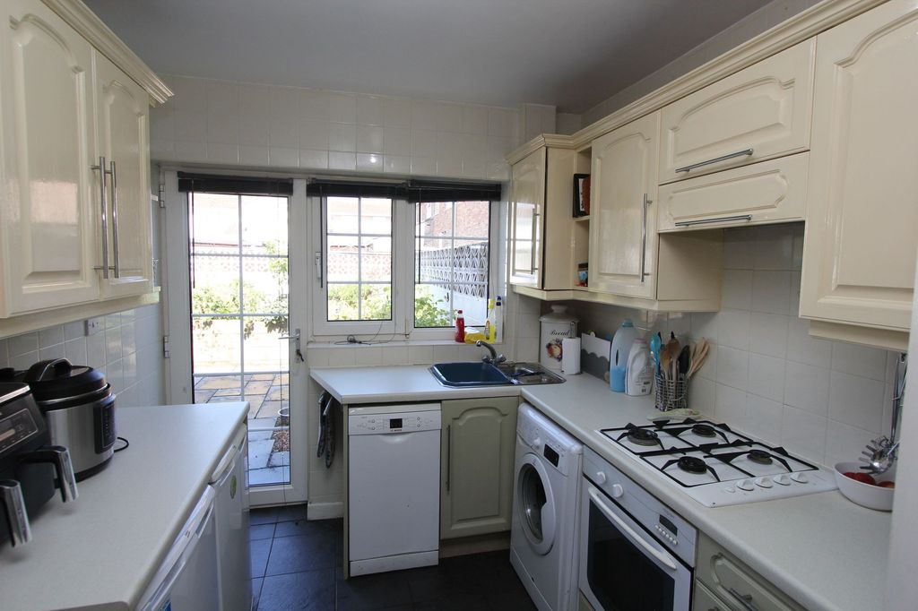 Property photo 2 of 25