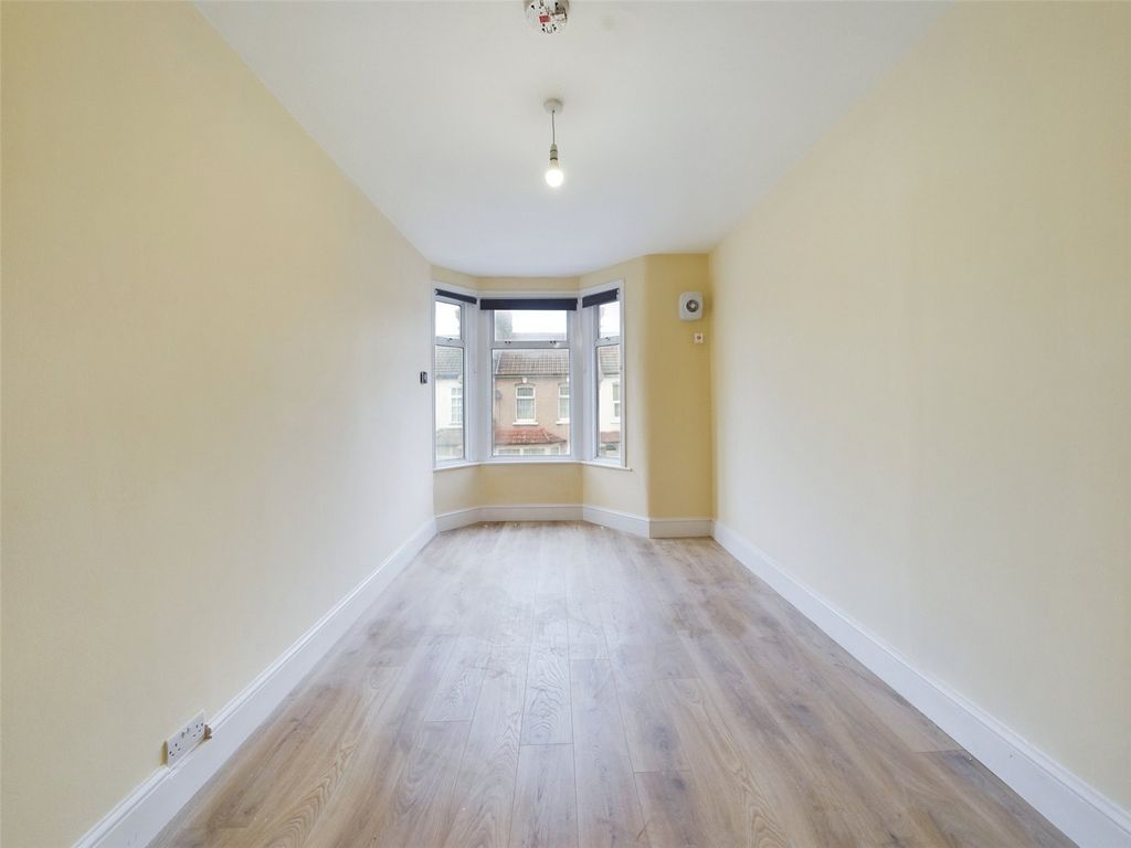 Property photo 3 of 10 Picture No. 05