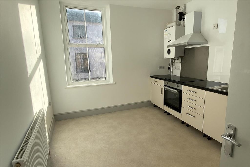 Property photo 2 of 7 Kitchen.Jpg