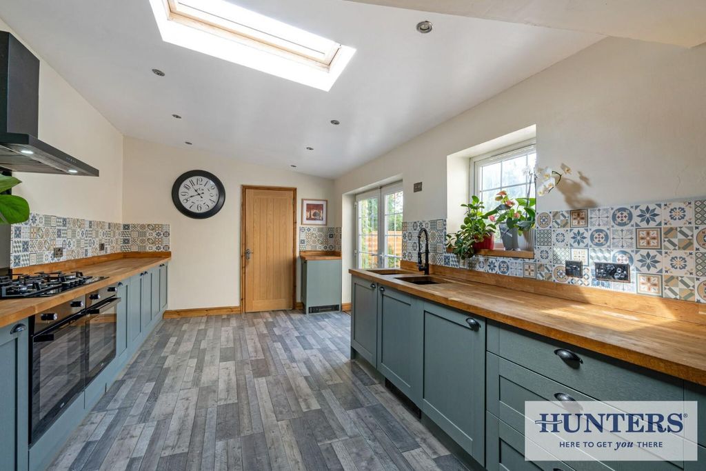 Property photo 3 of 24 111577_37-Riverside-Rawcliffe-5 - Copy_Low.Jpg