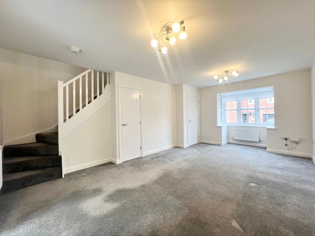 Property photo 2 of 10 Lounge