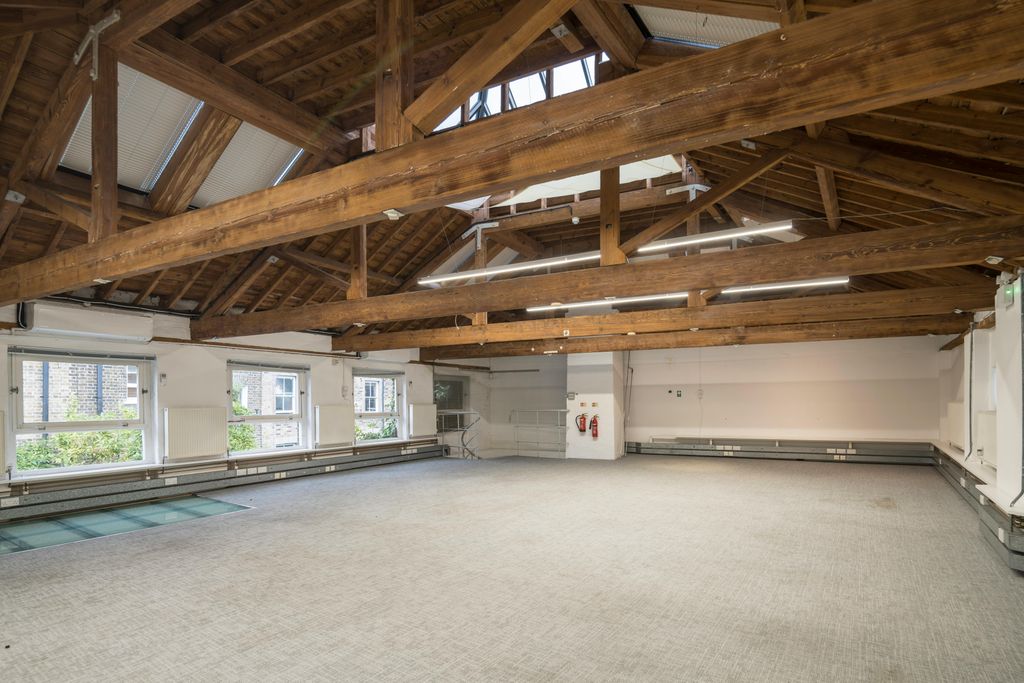 Property photo 2 of 17 Office Space