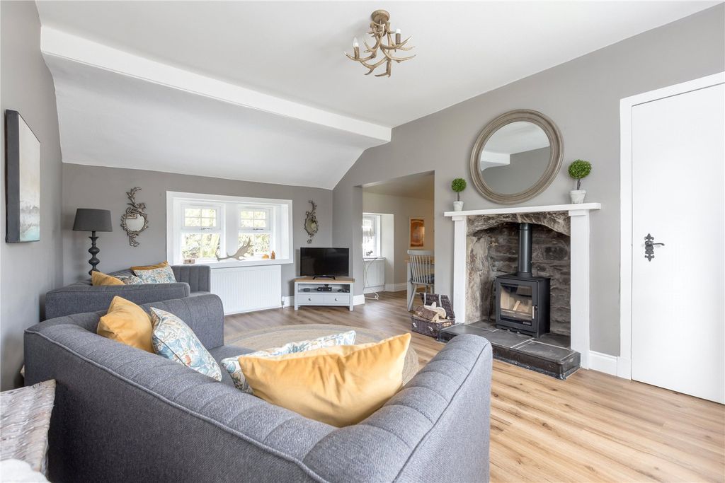 Property photo 3 of 24 Sitting Room