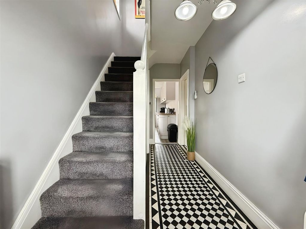 Property photo 2 of 26 Entrance Hall