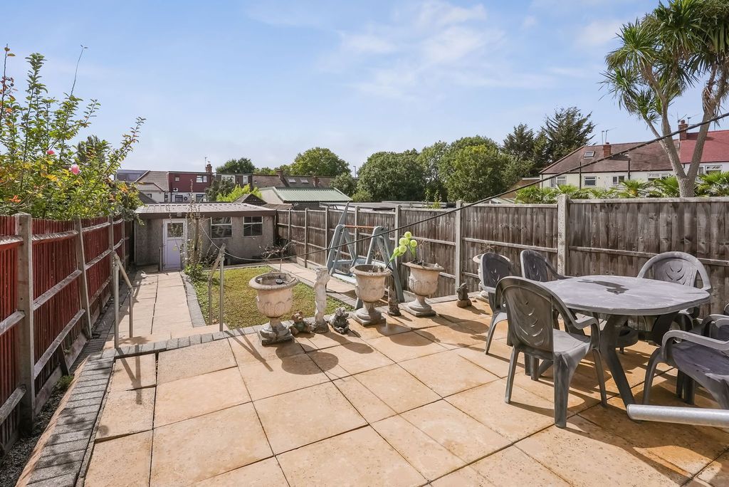 Property photo 3 of 16