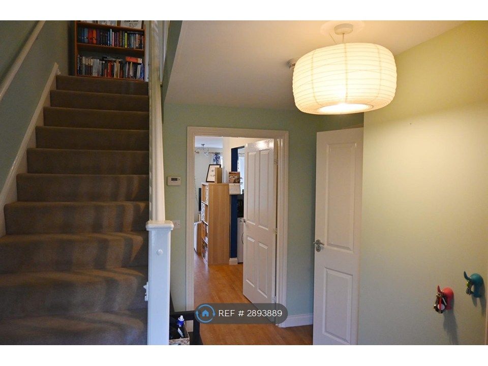 Property photo 2 of 16 Entrance Hall