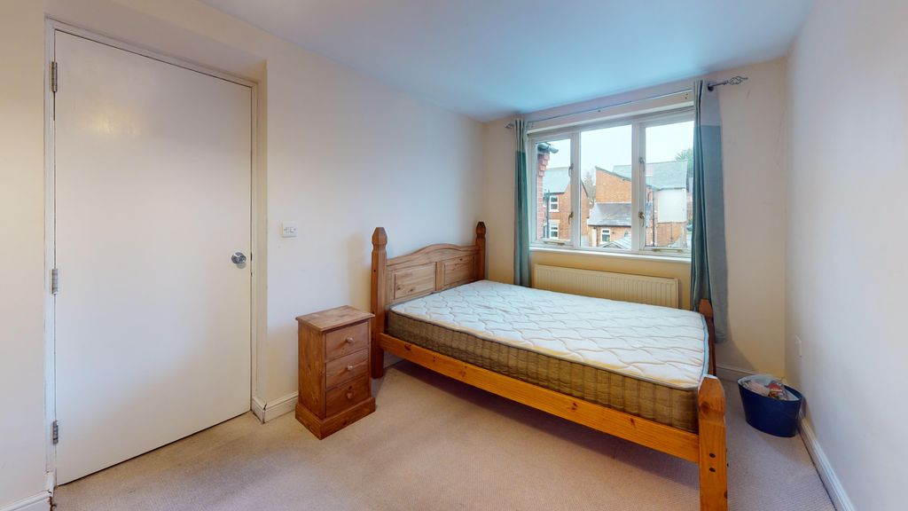 Property photo 3 of 8 Bedroom - Angle 1