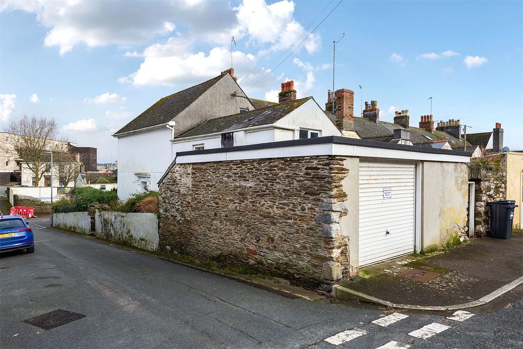 Property photo 2 of 15 Picture No. 16