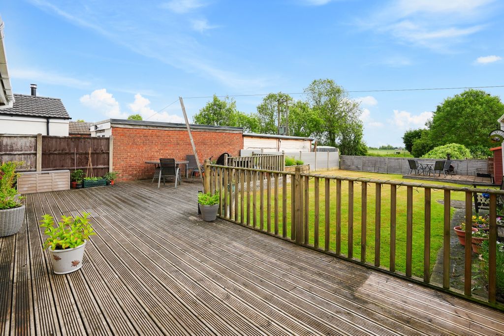 Property photo 2 of 17 Ewemove Estate Agents Scunthorpe - Rear Patio